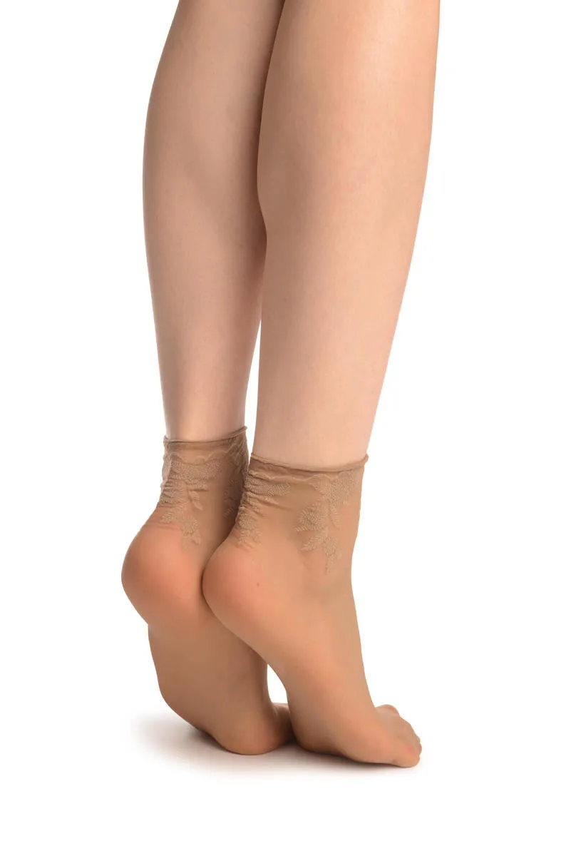 Beige Chrysanthemum Flowers With Comfortable Top Ankle High Sock