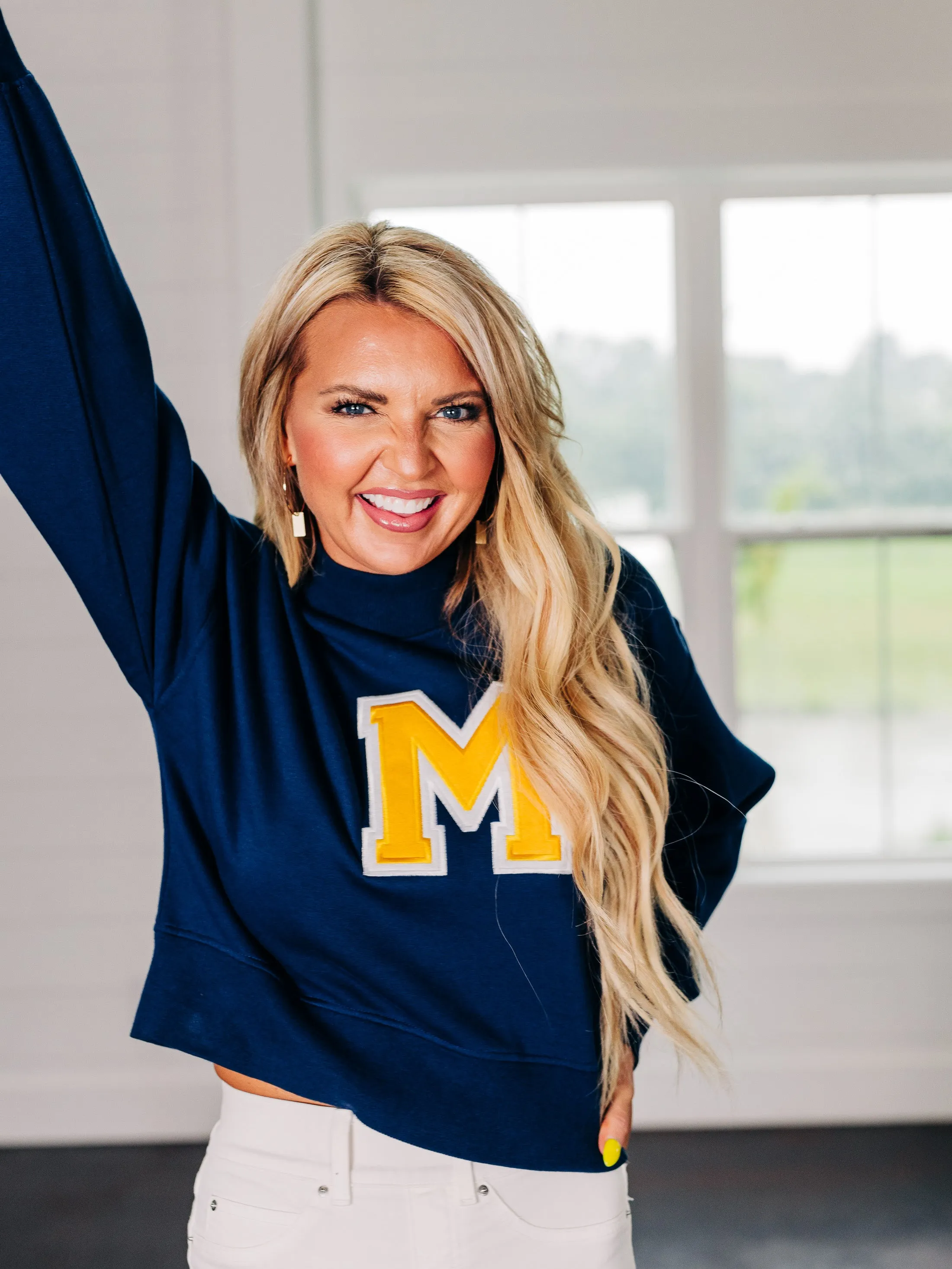 Classic Murray Cropped Navy Sweatshirt