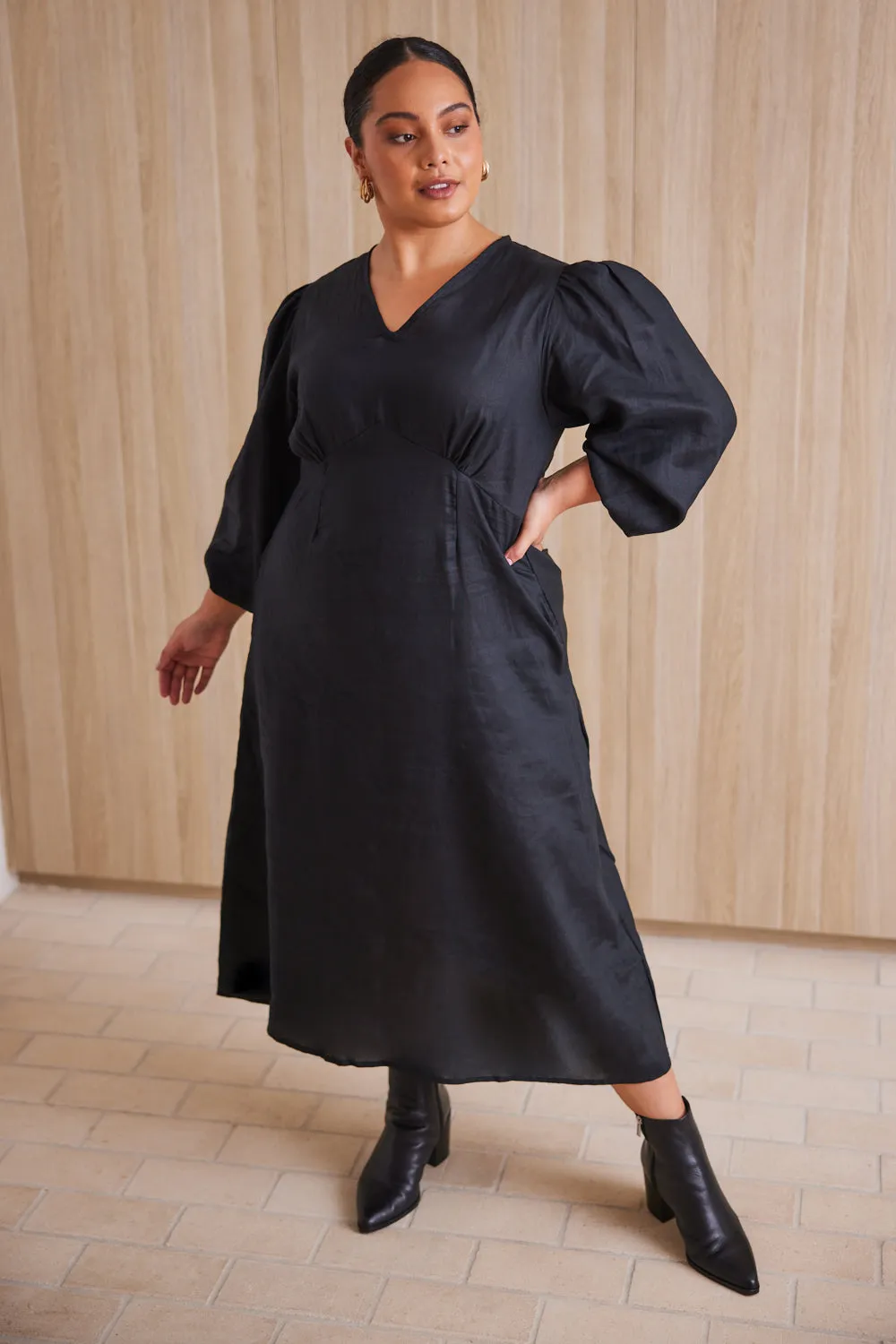 Farrah Long Sleeve Linen Dress in Black